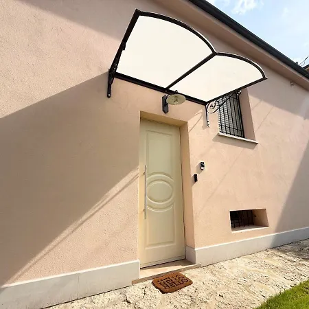 Con 3 Suite, Giardino, Garage E Parcheggio Privato Holiday home
