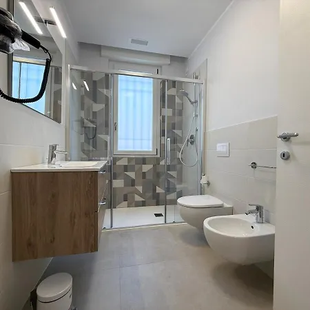 Budi - 3 Con Bagno Privato, Garage E 4 Posti Auto