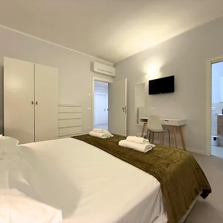 Villa Con 3 Suite, Giardino, Garage E Parcheggio Privato