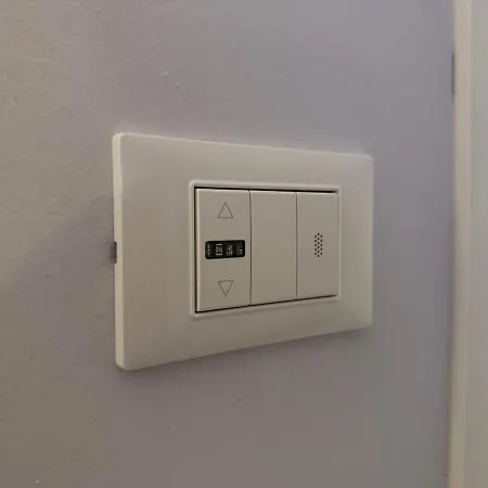 Con 3 Suite, Giardino, Garage E Parcheggio Privato