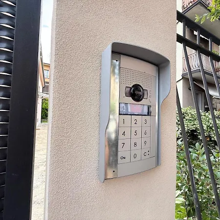 Con 3 Suite, Giardino, Garage E Parcheggio Privato * Verona