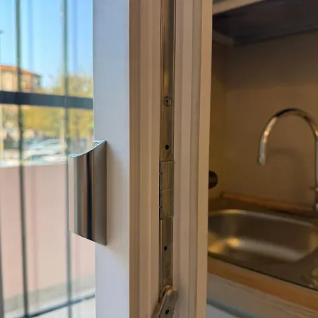 Budi - 3 Con Bagno Privato, Garage E 4 Posti Auto *