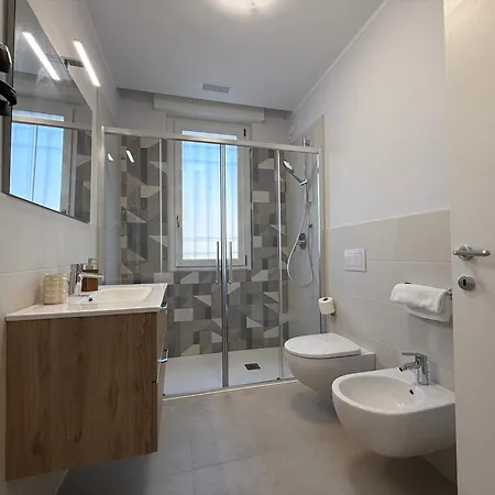 Con 3 Suite, Giardino, Garage E Parcheggio Privato Verona