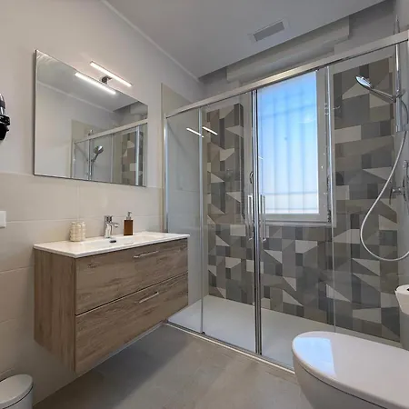Con 3 Suite, Giardino, Garage E Parcheggio Privato * Verona