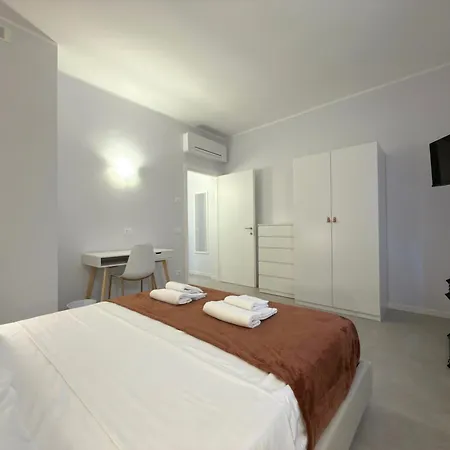 Con 3 Suite, Giardino, Garage E Parcheggio Privato Verona