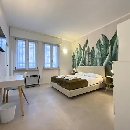Con 3 Suite, Giardino, Garage E Parcheggio Privato