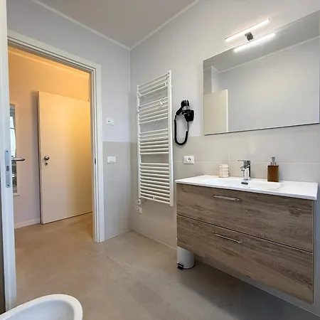 Con 3 Suite, Giardino, Garage E Parcheggio Privato Hébergement de vacances