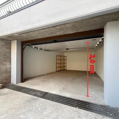 Holiday home Con 3 Suite, Giardino, Garage E Parcheggio Privato