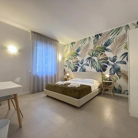 Con 3 Suite, Giardino, Garage E Parcheggio Privato Verona