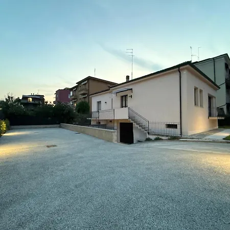 Hébergement de vacances Con 3 Suite, Giardino, Garage E Parcheggio Privato